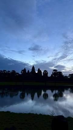 アンコールワットの夜明け 1
