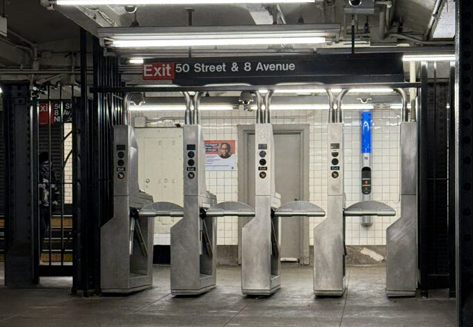 ニューヨーク 地下鉄 改札 出口