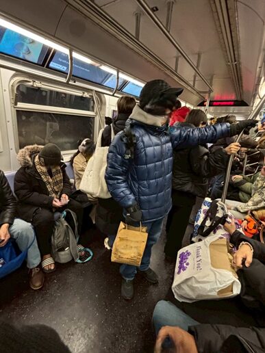 ニューヨーク 地下鉄 車内