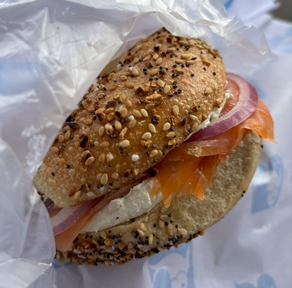 Russ & Daughters スモークサーモンとクリームチーズのベーグル