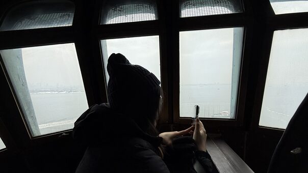 自由の女神の王冠の窓から