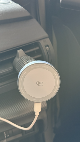 UGREEN MagFlow 車載ワイヤレス充電器 マグネット式 25W 　取り付け位置