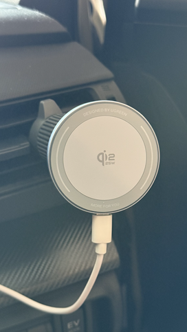 UGREEN MagFlow 車載ワイヤレス充電器 マグネット式 25W 　取り付けた