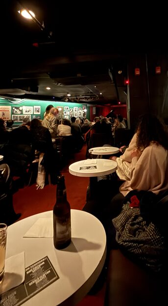 ビレッジ バンガードの店内